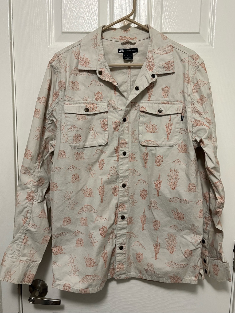 *Nike Men's Beige Desert Theme Print Button Up Medium Shacket